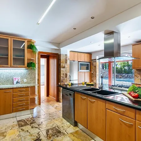 Sea, Sun And Golf In Vilamoura Villa *